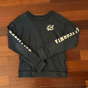 Hollister LA Logo Crewneck. Color: Navy. Size: S.